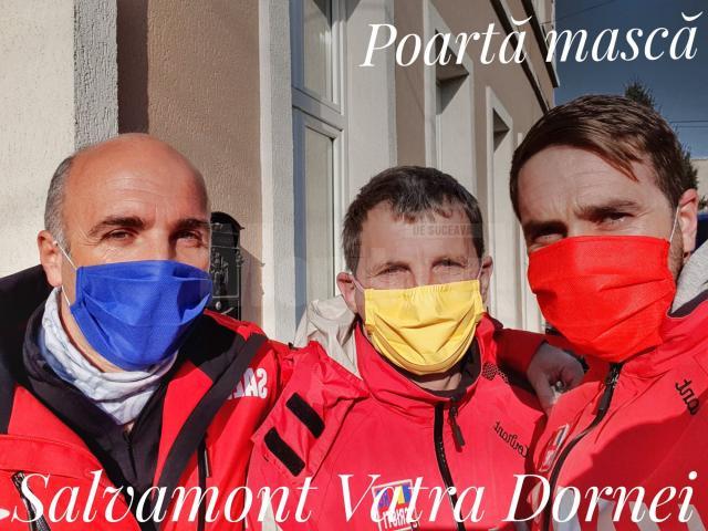Salvamontiști din Vatra Dornei, implicați zilnic în activitățile de prevenire a răspândirii noului coronavirus și de ajutorare a celor care au nevoie