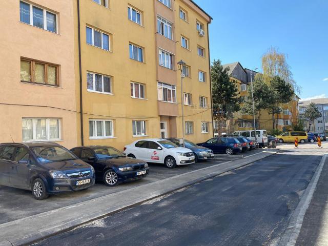 113 noi locuri de parcare au fost amenajate pe strada Rândunicii, din municipiul Suceava
