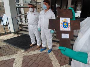 Donațiile făcute de Papa Francisc au ajuns luni la Spitalul Județean Suceava