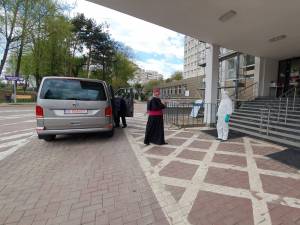 Donațiile făcute de Papa Francisc au ajuns luni la Spitalul Județean Suceava
