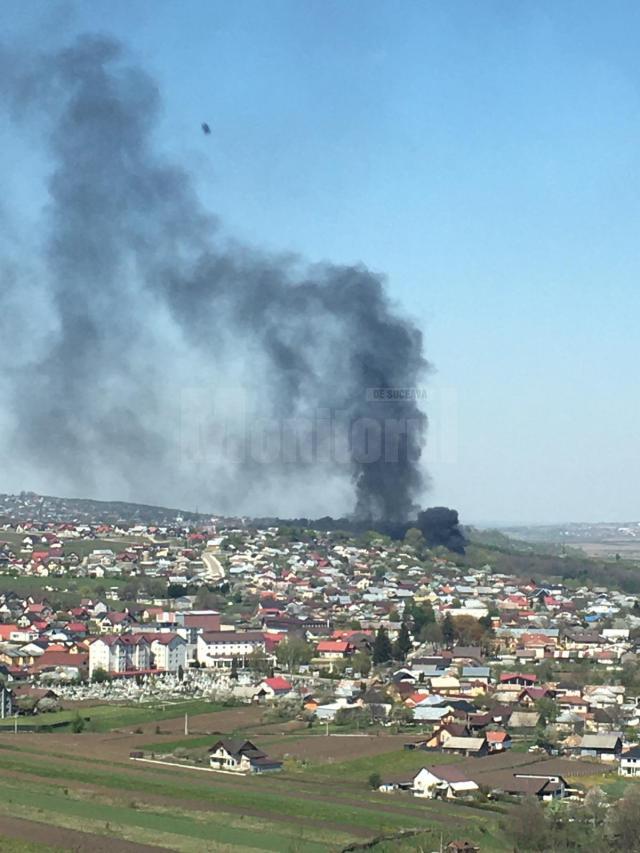 Intervenție a pompierilor pentru stingerea unor cauciucuri aprinse, în comuna Șcheia