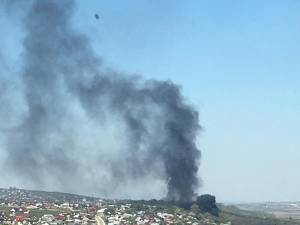 Incendiu cauciucuri în comuna Şcheia, spre Mihoveni
