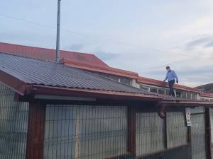 Vineri seara, poliţiştii se chinuiau să găsească cuțitul folosit la agresiune