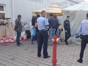 Client înjunghiat în piept de un comerciant, în Piaţa Burdujeni