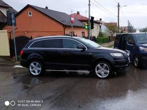 Dubă a Jandarmeriei, lovită de un Audi Q7 la ieșirea din Suceava spre Siret