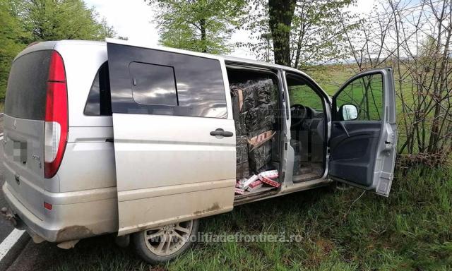 Ţigări de contrabandă care au fost transportate cu drona