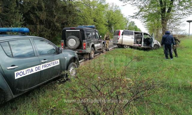 Ţigări de contrabandă care au fost transportate cu drona