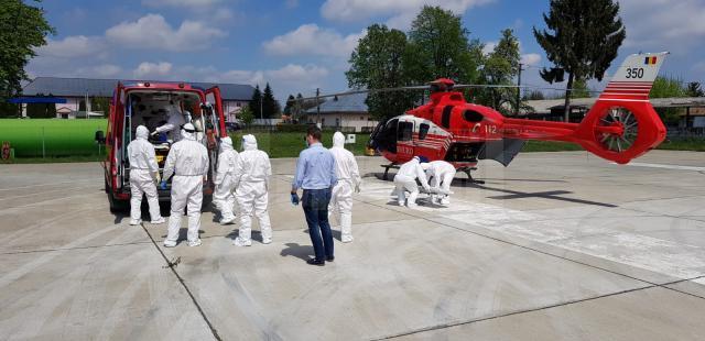 Tânărul a fost transferat vineri cu un elicopter al SMURD Iași