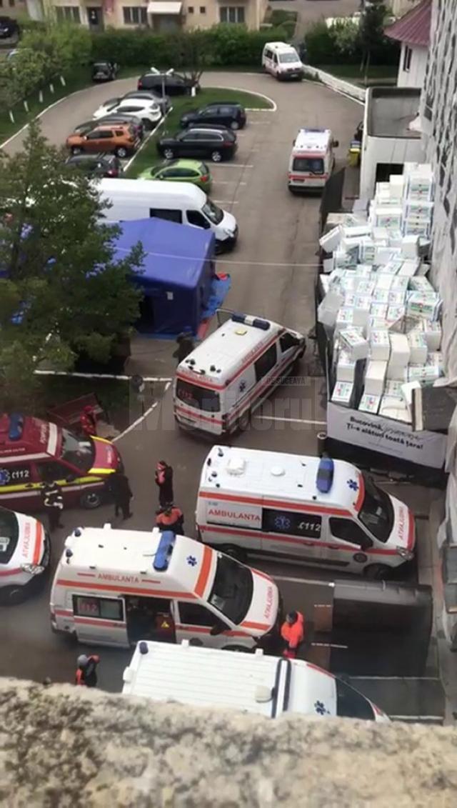 Coadă de ambulanțe la Spitalul Rădăuți