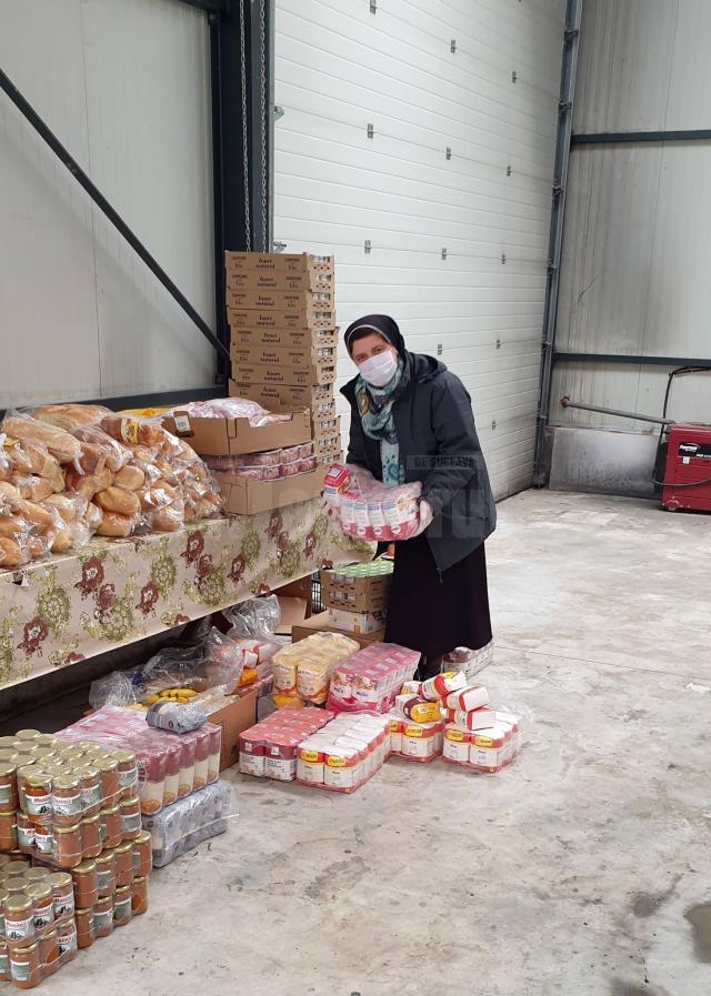 Căminul de bătrâni de la Mănăstirea Bogdănești a primit aproape o tonă și jumătate de alimente de la Centrul Social „Maria Ward”