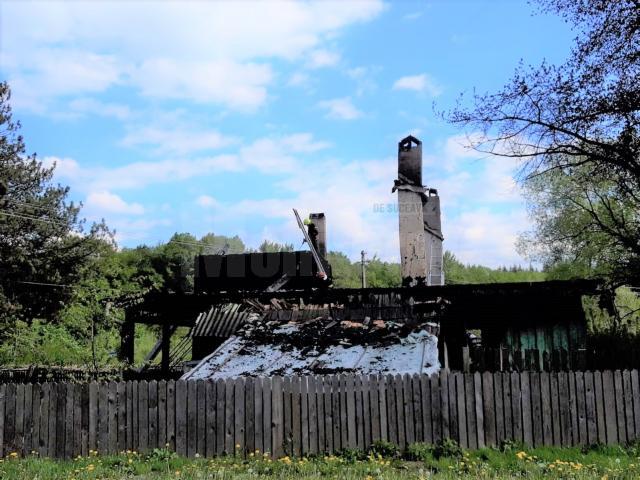 Din pacate cabana a fost distrusa, insa s-a evitat extinderea focului la padurea din apropiere