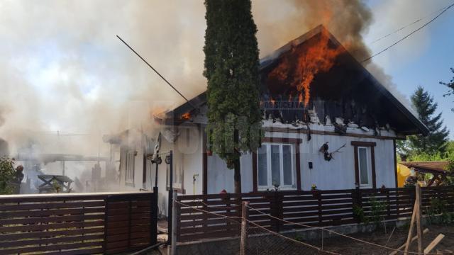 Incendiu la două case din cartierul Ițcani