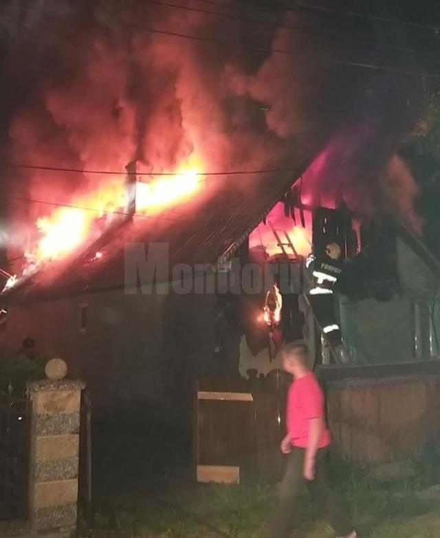 Incendiu la o locuință din Siret