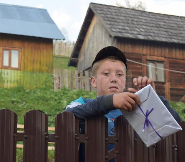 Peste 100 de cărți au ajuns la elevi din Moldovița, din partea Fundației Autonom