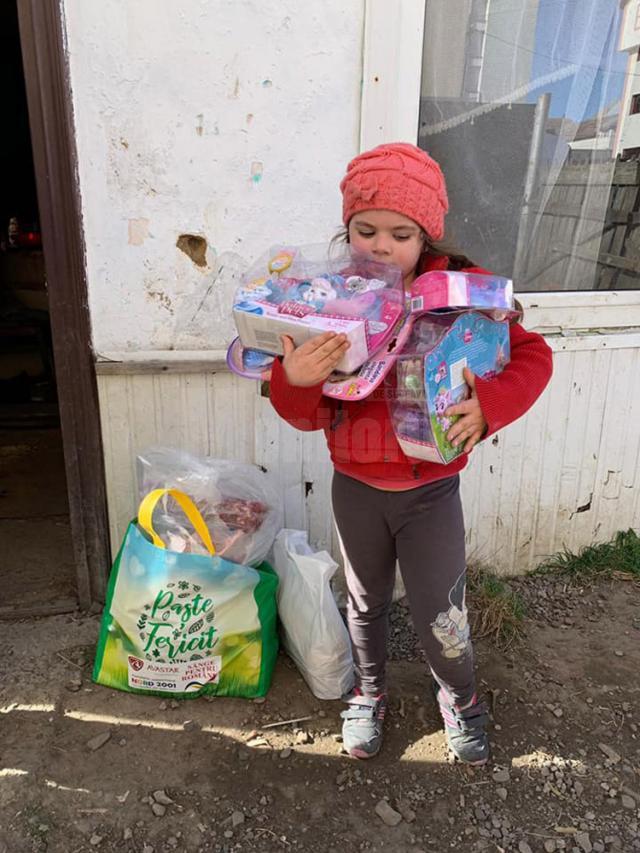 O fetiță de doar șase ani, care trăiește în mari lipsuri, ajutată cu alimente și jucării de Fundația Umanitară Nord 2001 Sânge pentru România