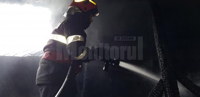 Locuința unui bărbat a fost distrusă de flăcări, în comuna Cornu Luncii