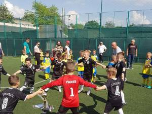 Bucuria micilor fotbaliști de la Juniorul Suceava este nemărginită atunci când se află pe terenul de sport
