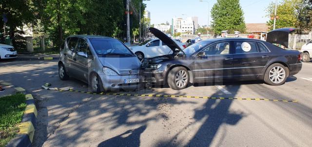 Accident între două șoferițe, în fața poliției județene