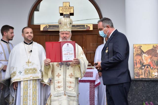 Directorul medical la Spitalului Județean Suceava în perioada militarizată, premiat de Mitropolitul Andrei,  Foto credit Mitropolia Clujului  Darius Echim