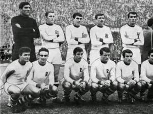 Constantin Jamaischi, al doilea din stânga sus, după Rică Răducanu, alături de colegii de la Rapid cu care a câștigat titlul național in 1967. Foto prosport.ro