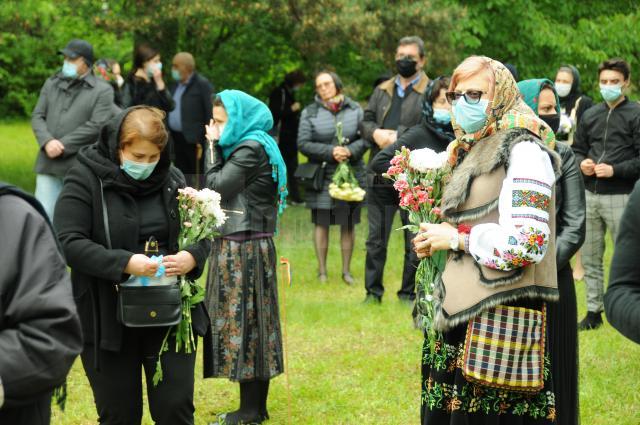 Pelerinaj la sicriul ÎPS Pimen