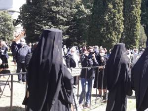 Slujba înmormântării Părintelui Arhiepiscop Pimen este oficiată acum, la Catedrala Arhiepiscopală din Suceava