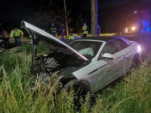 Patru răniți, din care doi grav, după ce un tânăr de 18 ani a intrat cu un BMW pe contrasens