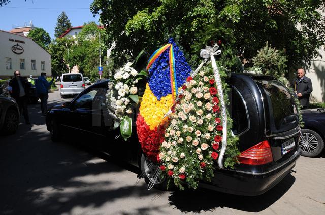 Arhipăstorul Bucovinei a plecat spre locul de veci pe un drum udat de lacrimi și presărat cu flori
