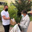 Voluntari ai Fundației Umanitare Nord 2001/ Sânge pentru România au împărțit pachete cu dezinfectanți, mănuși, măști persoanelor vulnerabile din Siret