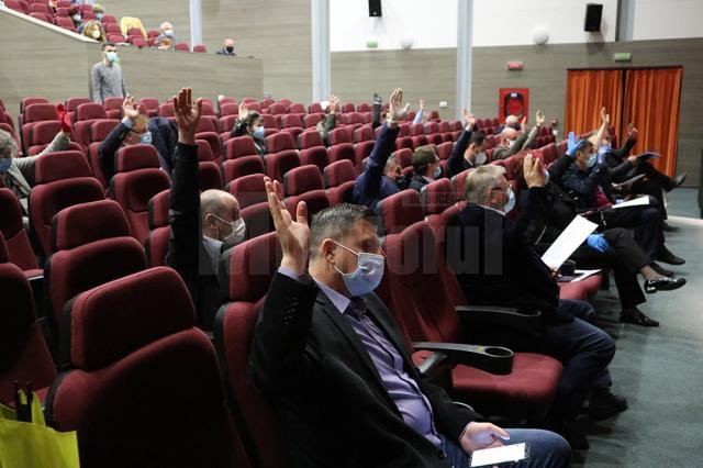 Ședință a Consiliului Local Suceava, ținută în sala de spectacole a Centrului Cultural Bucovina, din cauza pandemiei de coronavirus
