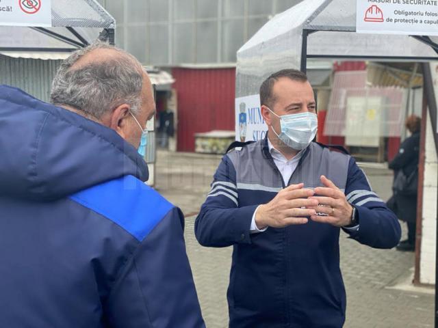 Lucian Harșovschi a verificat în teren vineri punerea în funcțiune a tunelurilor de dezinfecție și restul măsurilor speciale luate pentru redeschiderea Bazarului