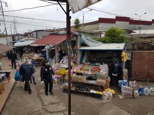 Bazarul Sucevei, vizitat de mii de suceveni, chiar din prima zi în care a fost redeschis4