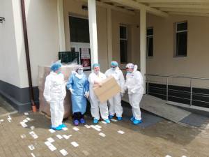 Crucea Roșie Suceava a donat 660 de combinezoane de protecție pentru personalul medical din cadrul Secției de Boli Infecțioase