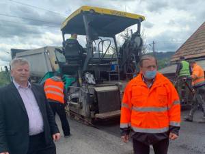 Gheorghe Flutur a inspectat lucrările de modernizare a drumului Frasin – Broșteni, la Stulpicani și Ostra