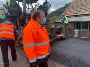 Gheorghe Flutur a inspectat, miercuri, lucrările de modernizare a drumului Frasin – Broșteni