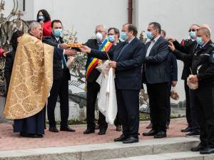 Slujbă de pomenire pentru eroii neamului, oficiată la inaugurarea Turnului Unirii, în prezența autorităților locale - foto Cosmin Romega