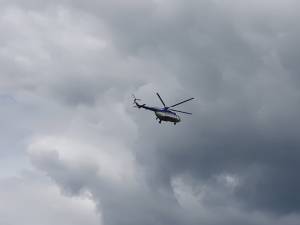 Elicopterul a survolat zona împădurită din jurul comunei Moldoviţa