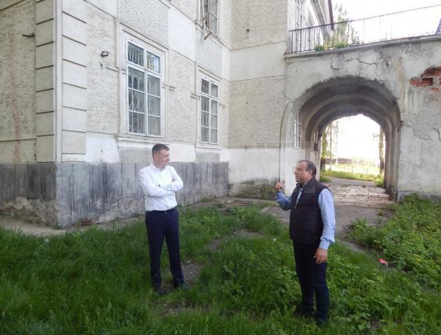 Bogdan Gheorghiu a vizitat casa boierească din Liteni primită ca donație de Ministerul Culturii