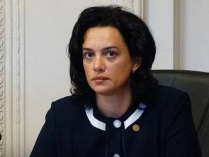 Angelica Fădor solicită partidelor parlamentare să nu se joace cu viața românilor și să voteze prelungirea stării de alertă