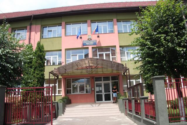 O elevă de la Școala Gimnazială „Miron Costin” Suceava, confirmată cu COVID-19