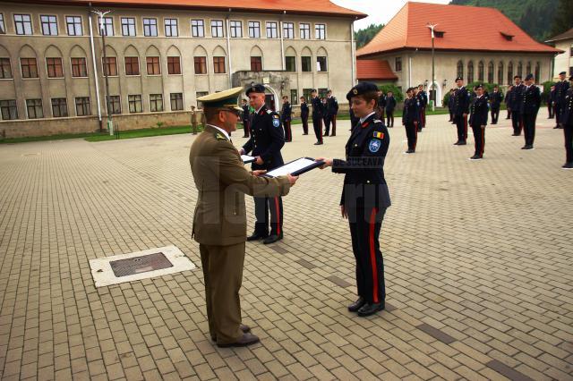 Se conferă diploma ”Colonel Marin Georgescu” pentru excelență în pregătirea militară, pentru pastrarea tradițiilor și a prestigiului colegiului