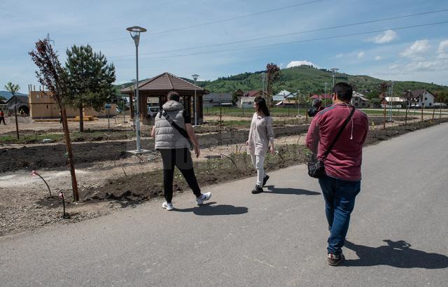 Parcul Hobbiților și fântână arteziană muzicală cu jeturi de până la 35 de metri înălțime