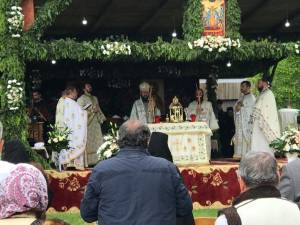 Preasfințitul Damaschin Dorneanul a sfințit duminică, împreună cu un sobor de preoți, Biserica Mănăstirii Humor