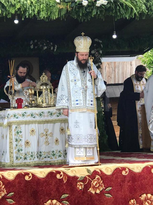 Preasfințitul Damaschin Dorneanul a sfințit duminică, împreună cu un sobor de preoți, Biserica Mănăstirii Humor