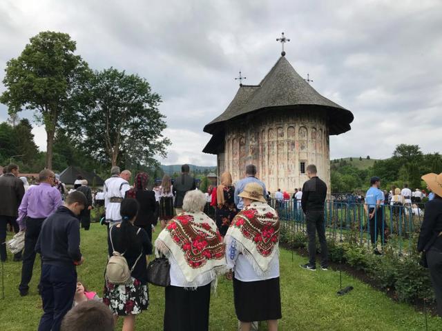 Preasfințitul Damaschin Dorneanul a sfințit duminică, împreună cu un sobor de preoți, Biserica Mănăstirii Humor