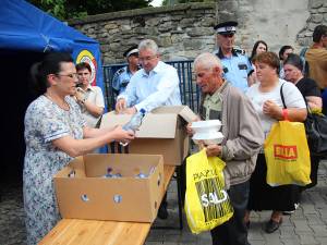 5.000 de sarmale şi 5.000 de sticle de apă erau oferite pelerinilor de către primarul Sucevei, Ion Lungu, an de an, la Hramul orașului