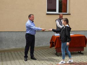 Primarul din Liteni i-a premiat pe liceenii din oraş cu cele mai bune medii
