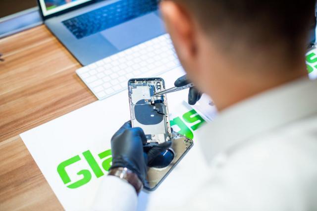 Glassgsm repară smartphone-uri și înlocuiește device-ul pe durata intervenției