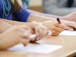 30 de absolvenți de liceu au susținut marți examenul scris la limba ucraineană