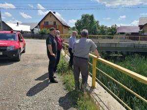 Autoritățile județene au discutat la Dornești despre urgentarea îndiguirii pârâului Ruda
